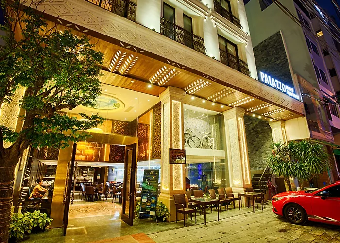 Palazzo Luxury Hotel & Bistro - Central My Khe Beach Walking Street Đà Nẵng Avec Terrain de Golf